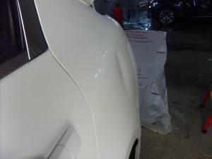 Удаление вмятин при покраски крыла автомобиля
