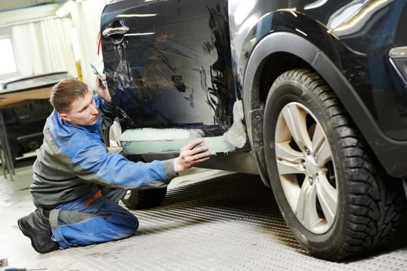 Нанесение автошпаклевки
